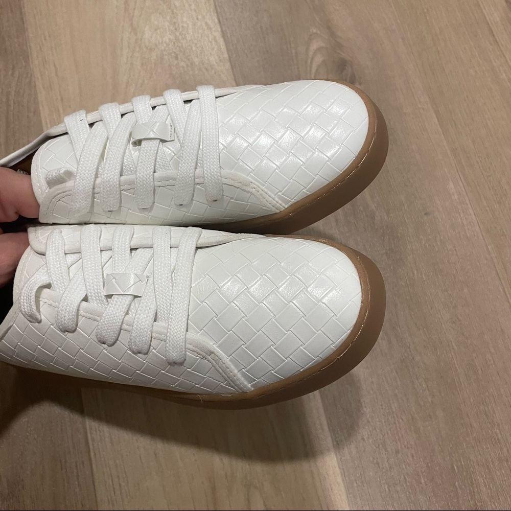 White Sneakers size 7 - Picture 4 of 8